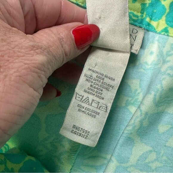 Soft Surroundings Green and Yellow Capris Vibrant Botanical Design - Picture 3 of 10